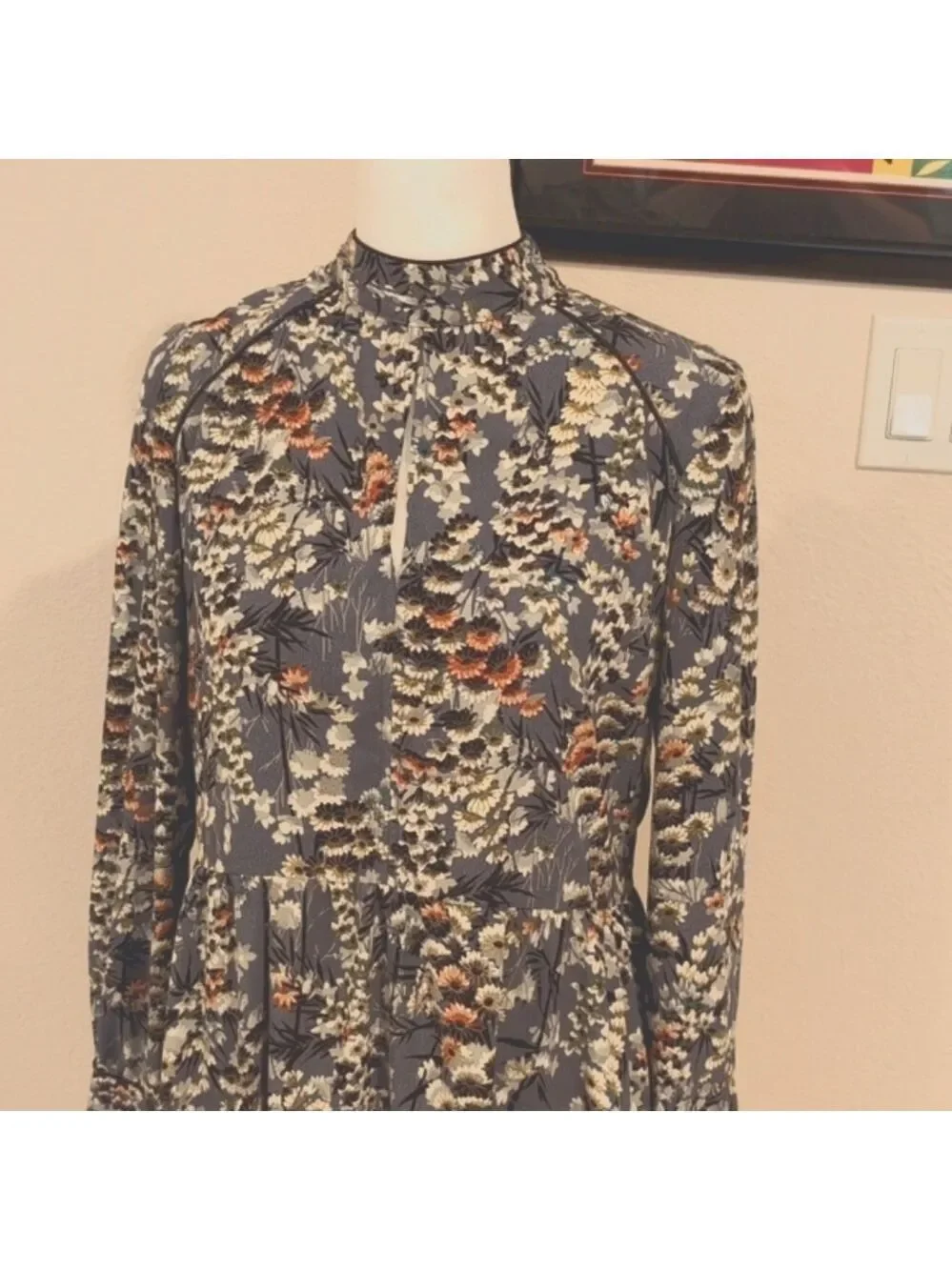 Zara Basic Floral Dress size Large, keyhole on the front,long zipper on the back - Picture 11 of 11
